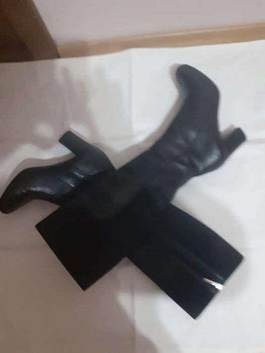 Cizme lungi Anna Cori ,350 lei ,sunt noi,,negre