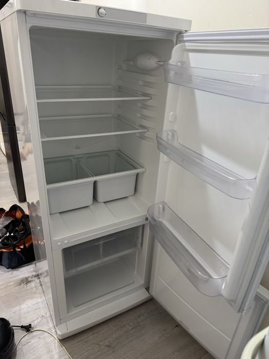 Indesit rabochi holadilnik