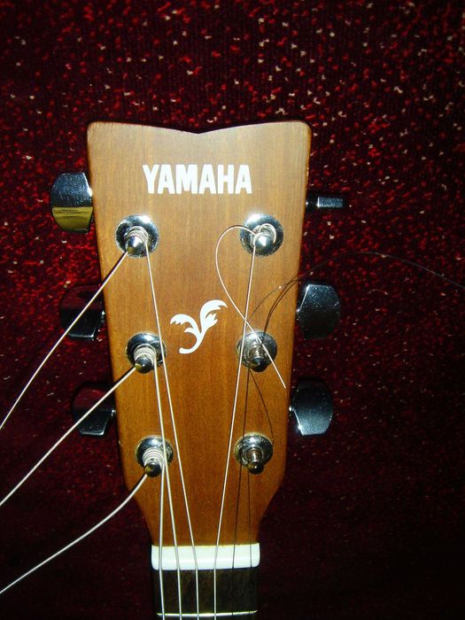 продам гитару Yamaha F310 cостояние новое.