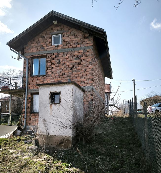 Къща с.Костенци гр.Бррковица