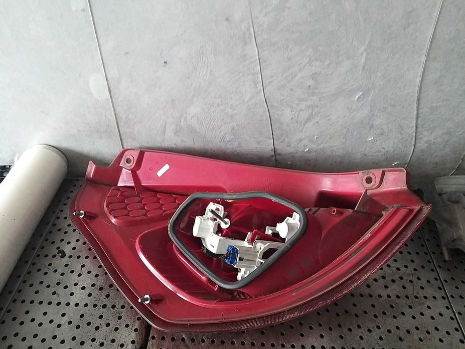 Stop tripla lampa dreapta ford fiesta 6 cb1 ccn 8a6113404a
