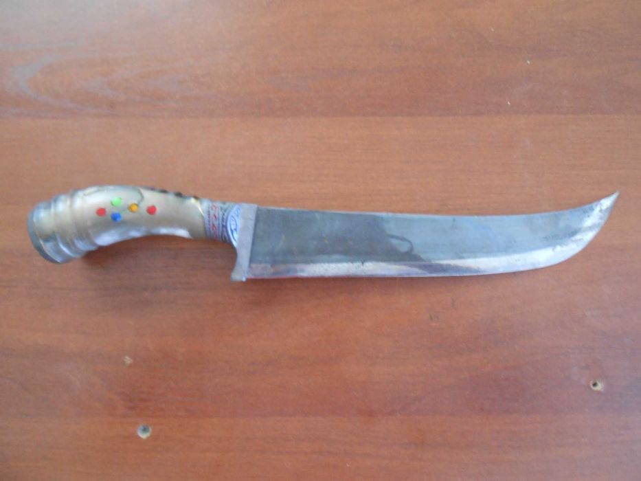 Chust pichoqi sotiladi