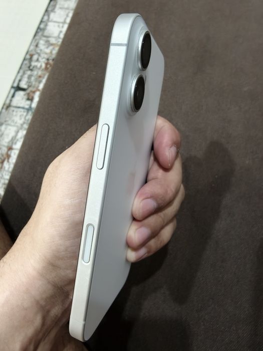 Продам IPhone 16 128gb белый