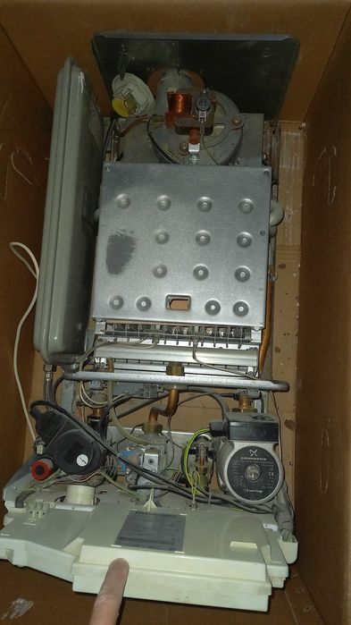 газовый котел рабочий.