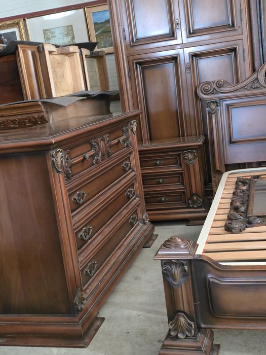 Dormitor complet lemn masiv Pat noptiere 1comoda șifonier