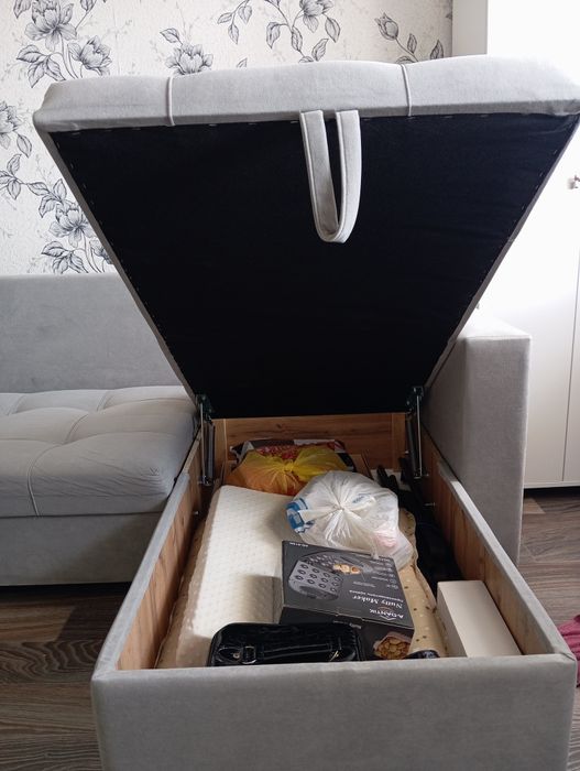 Продам угловой диван 285×70 см