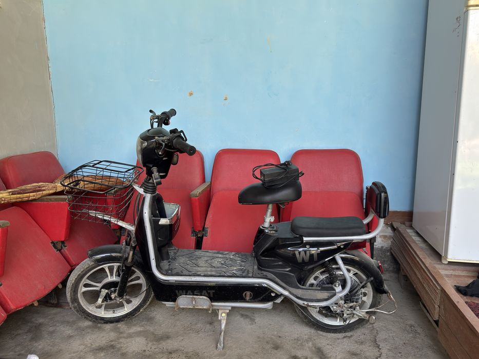 Skuter sotiladi 100$