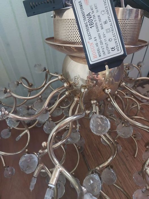 Продам люстру большую.