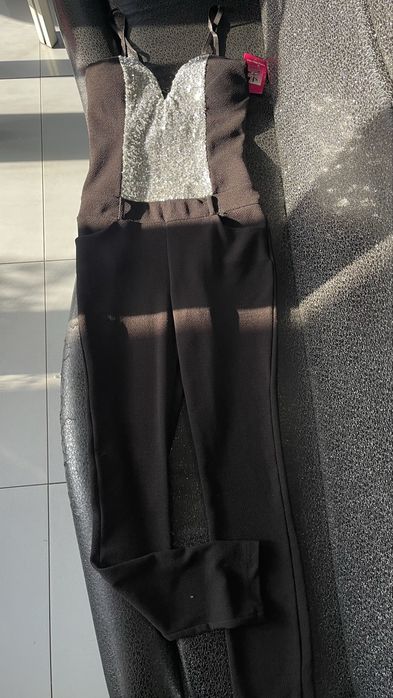 Нов прекрасен еластичен гащеризон с нежни сребристи пайети