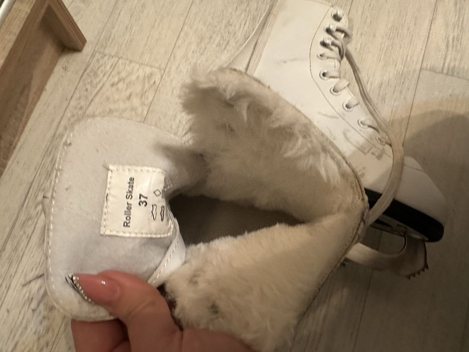 Продам коньки фигурные утепленные
