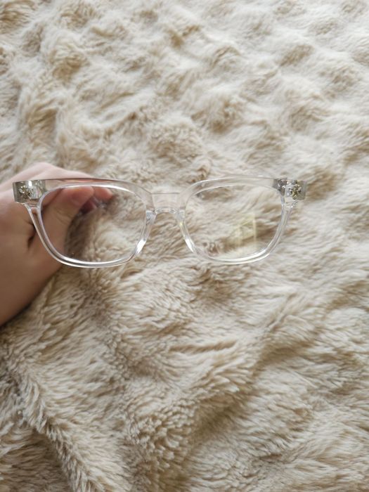 Продавам очила против синя светлина