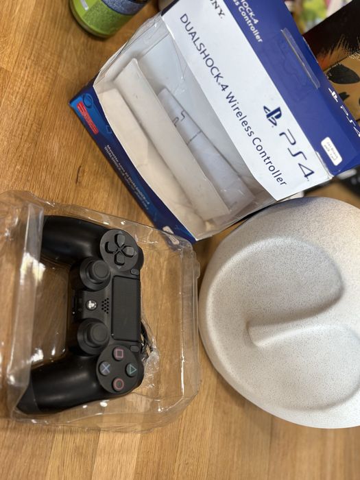 безжичен контролер Sony DualShock 4 за PlayStation 4