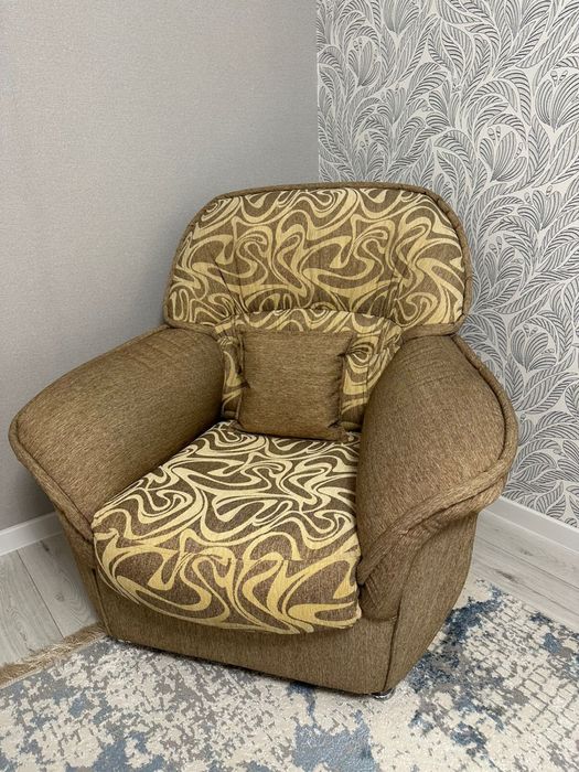 Продам диван с креслом