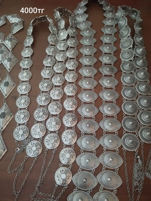 Серьги 1000, ремень -3500, ожерелье 3000.