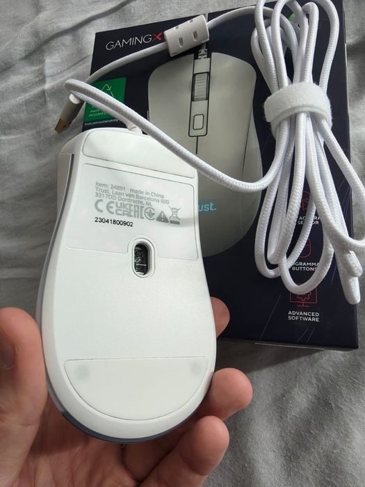 mouse Trust cu RGB (in garanție) + mouse pad cadou