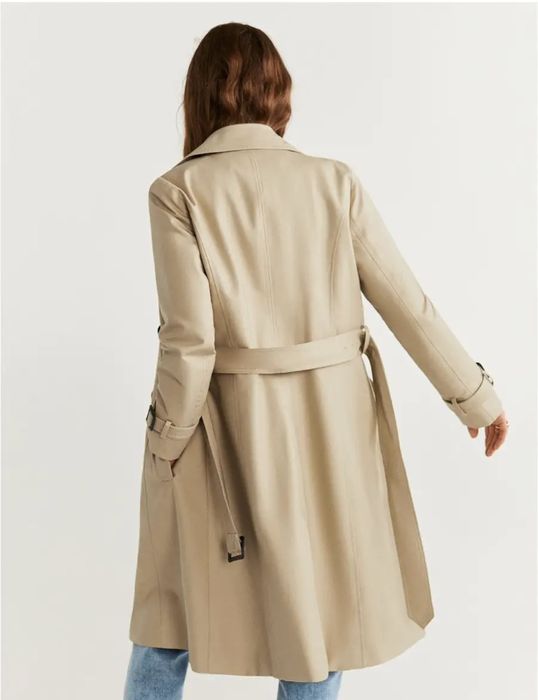 Тренч на весну от  Mango