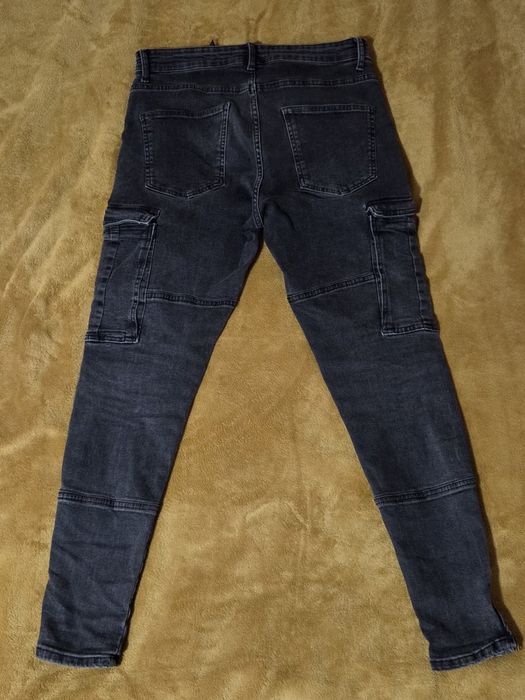 Vând Blugi Zara  Marimea  31
EUR 0 USA31 MEX31 MAE PAKI
EUR 40 USA31 M