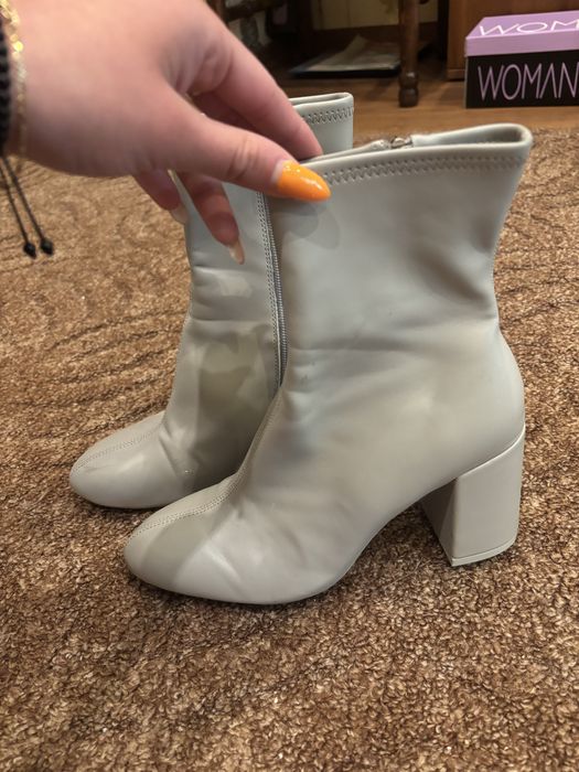 Обувки на висок ток