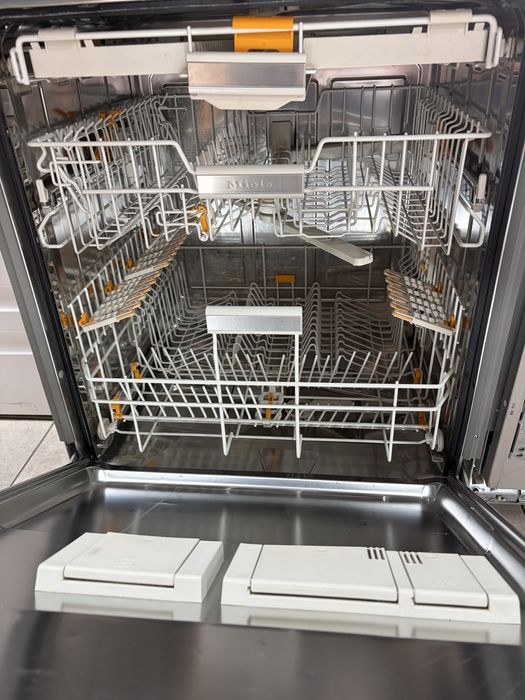 MIELE G6820 sci миялна за полувграждане AutoOpen/24 мес гаранция