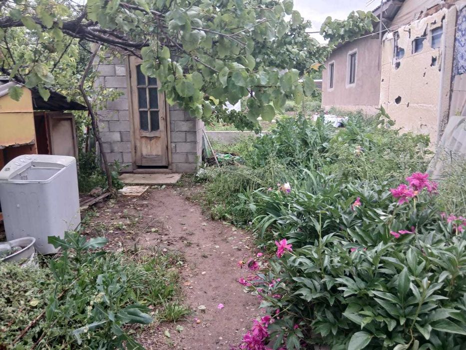 Продам участок с времянкой