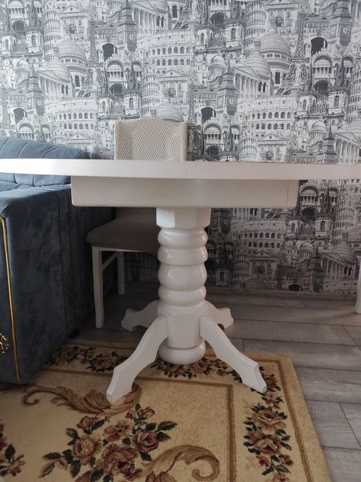 Стол большой обеденный