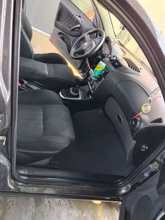 Vând Alfa Romeo 147