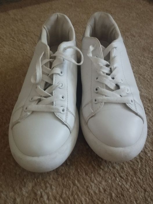 Женская обувь в хорошем состоянии