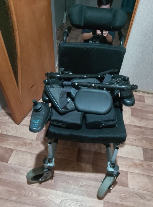 Продам срочно электрическую коляску