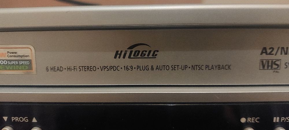 Продавам, запазен видео касетофон на Самсунг.