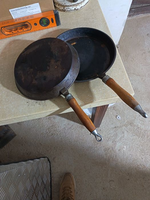 Сковородки чугунные