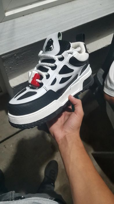 Adidași louis vuitton