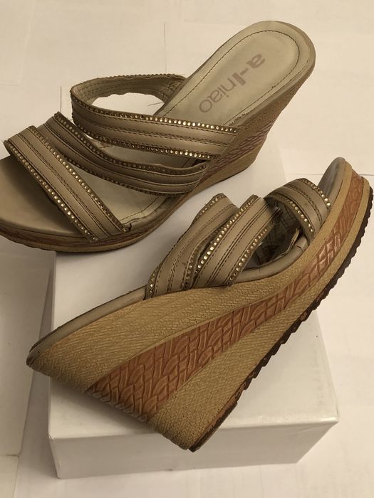 Обувь все по 200 тенге