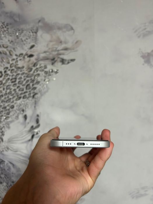 iPhone 16 с гарантией