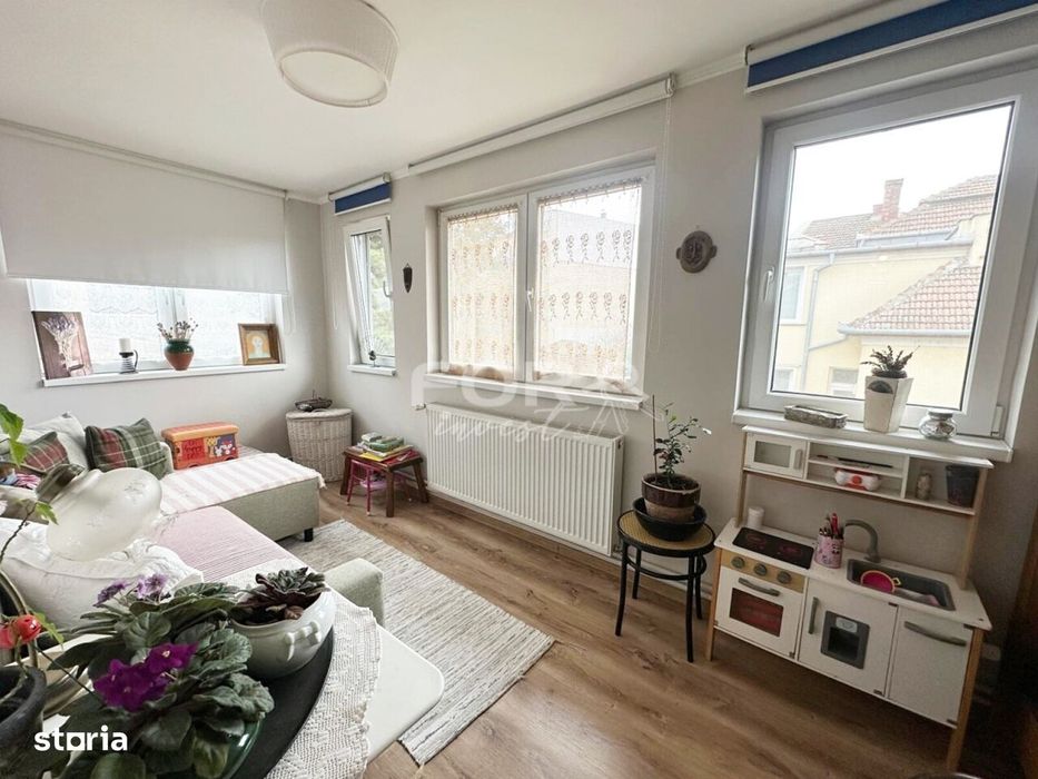 Apartament 3 camere de vanzare, la casa, zona Magheru