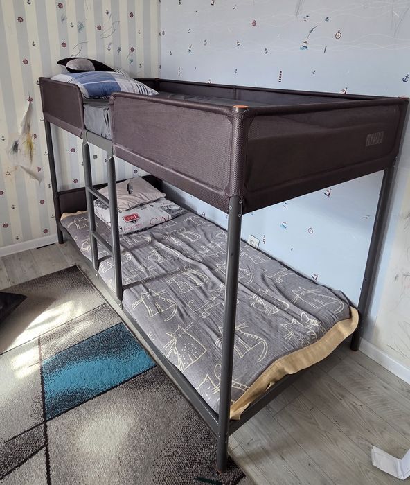 Двухярусная кровать