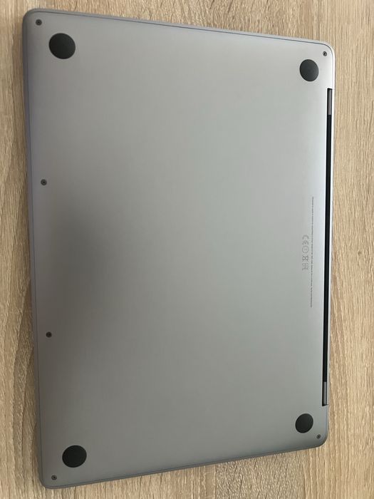 MacBook Pro 13” (13-inch, 2018, Four Thunderbolt 3 ports)