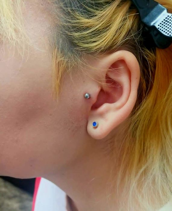 Прокол ушей, пирсинг, с выездом на дом.