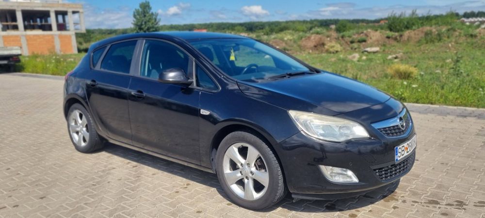 Opel astra j  2012