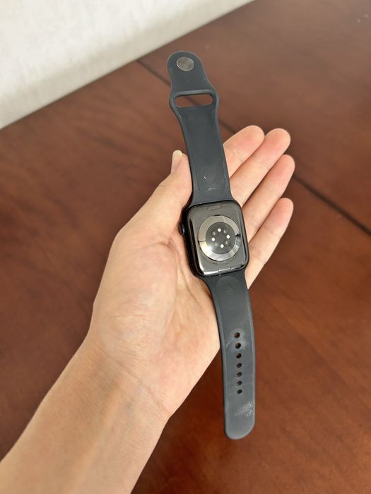 Продам часы Apple Watch Series 8
