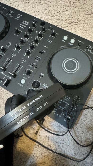 Pioneer DDJ FLX4 + casti Sennheiser HD 25