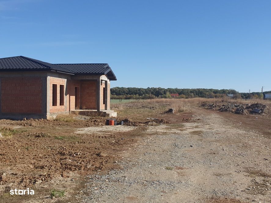 Vila Balotesti, padure,'la rosu',bransata la utilitati 99000 euro