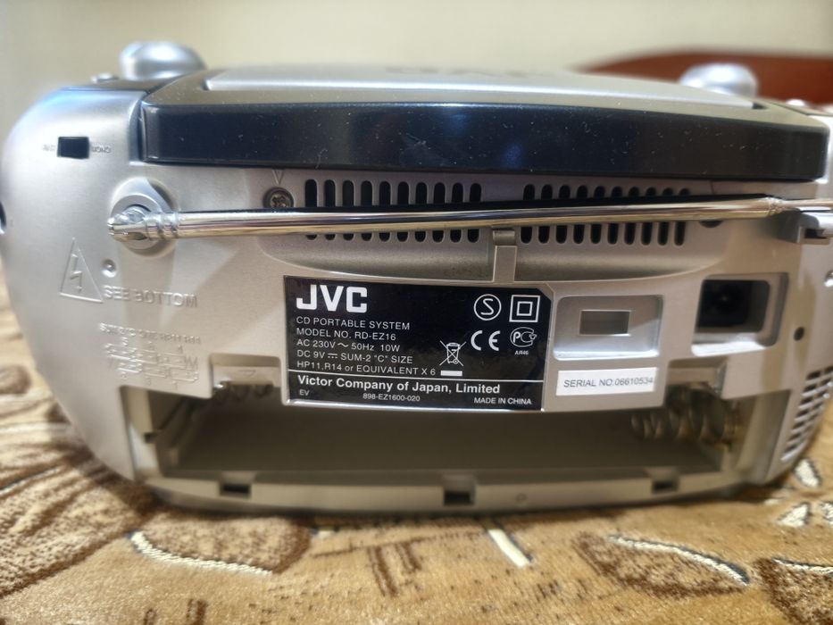 Radio casetofon cu CD JVC