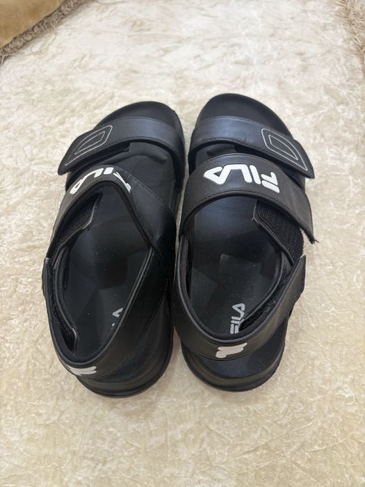 Продам сандалии Fila