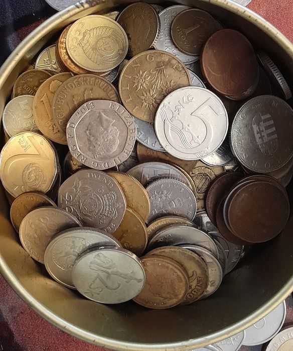 550 mnde vechi  peste 15 Țări plus geanta aluminiu ptr monede cadou