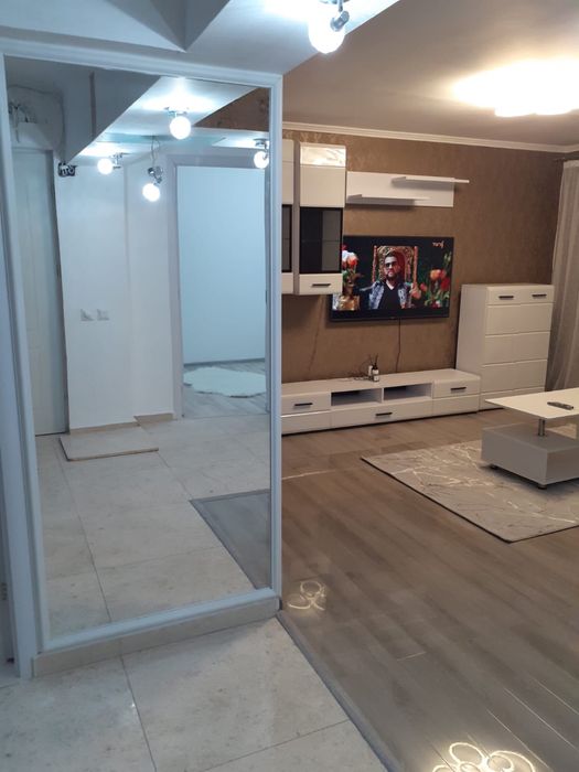 Inchiriez apartament 3 camere decomandat in centru