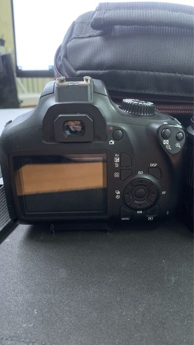 Canon EOS 4000d DSLR +inca un obiectiv