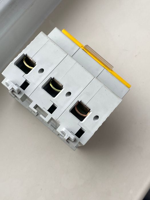 Продам автоматический выключатель!