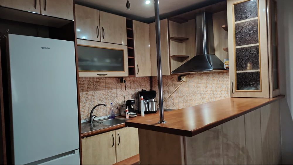 Inchriez apartament 3 camere