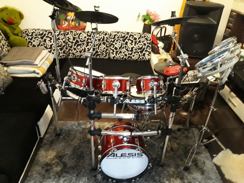 Tobe electronice editie limitata.Alesis Strike
