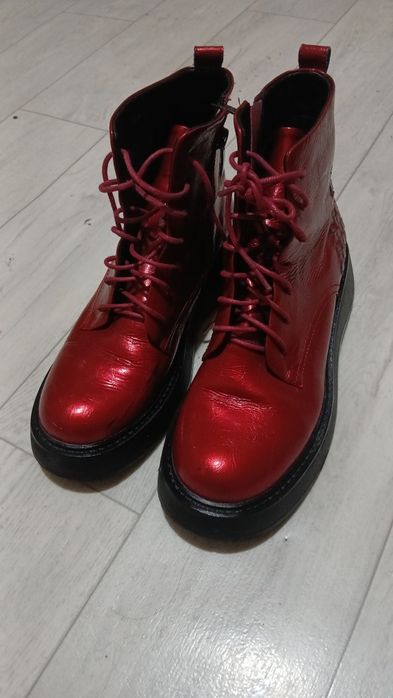 Листаем много обуви